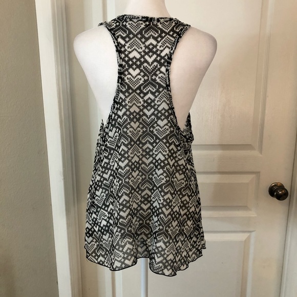3/$20 De Colores sheer heart print tank top - Picture 5 of 6